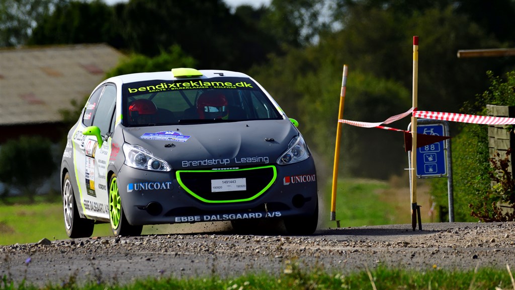 Rasmus Sørensen og hans codriver Heidi Knudsen viste stærk kørsel i deres Peugeot 208 R2 og var på vej mod en sikker sejr i Sydhavsrally, da de pludselig fik bremseproblemer.
(Foto: Michael Eisenberg - Intercom)